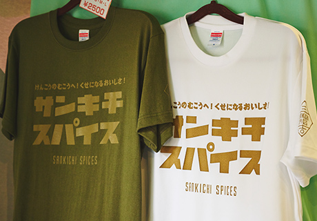 サンキチスパイス店内の様子Tシャツ