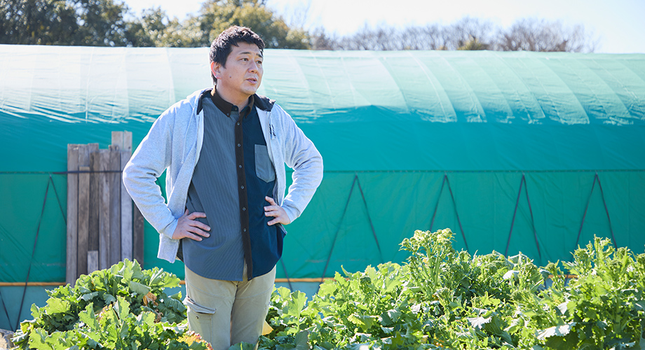 「チーマ・ディ・ラーパ」の畑と森田さん